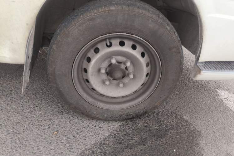 Used Skywell D10 2019 44.6 kWh Low-Roof Pure Electric Van Right Front Wheel Hub