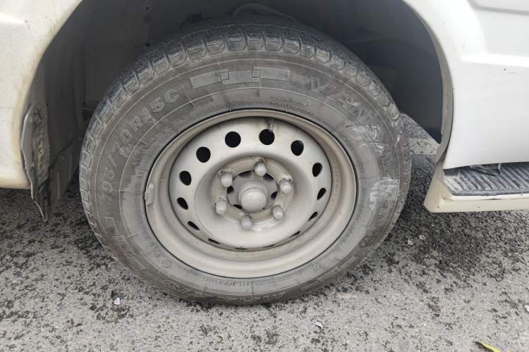 Used Skywell D10 2019 44.6 kWh High-Roof Pure Electric Van Right Front Wheel Hub