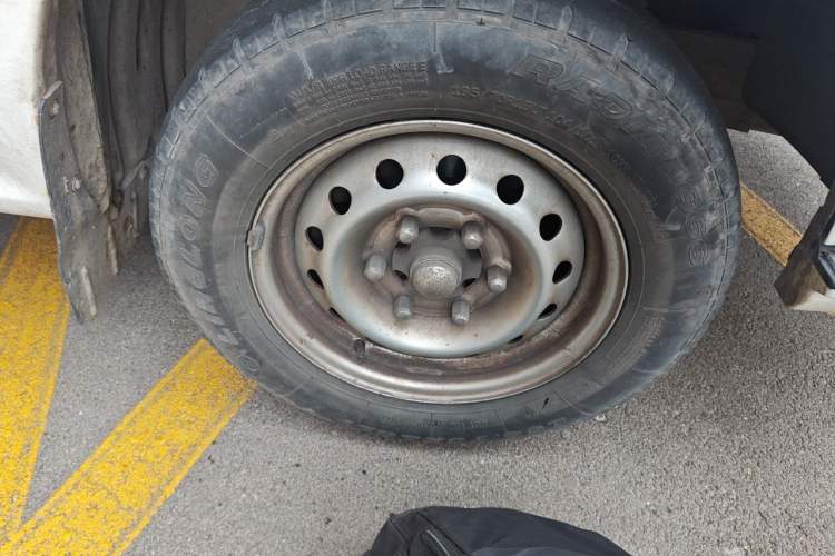 Used Skywell D10  Right Front Wheel Hub