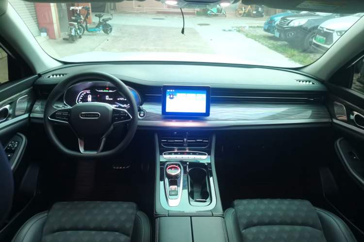 Used Skyworth 2021 520 Travel Edition Center Console