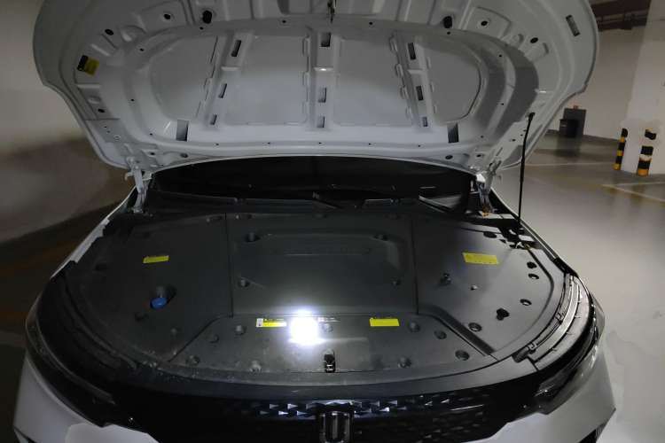 Used Skyworth 2021 520 Smart Edition Engine Bay