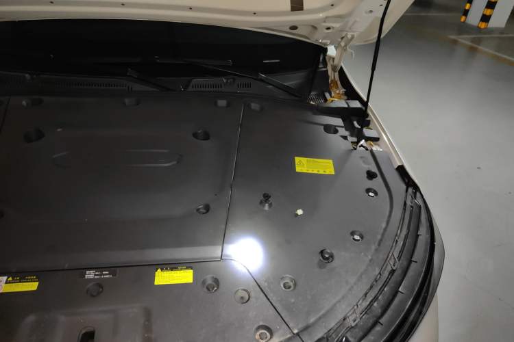 Used Skyworth 2021 520 Smart Edition Engine Bay Left