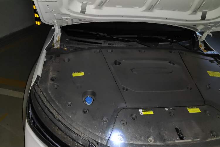 Used Skyworth 2021 520 Smart Edition Engine Bay Right