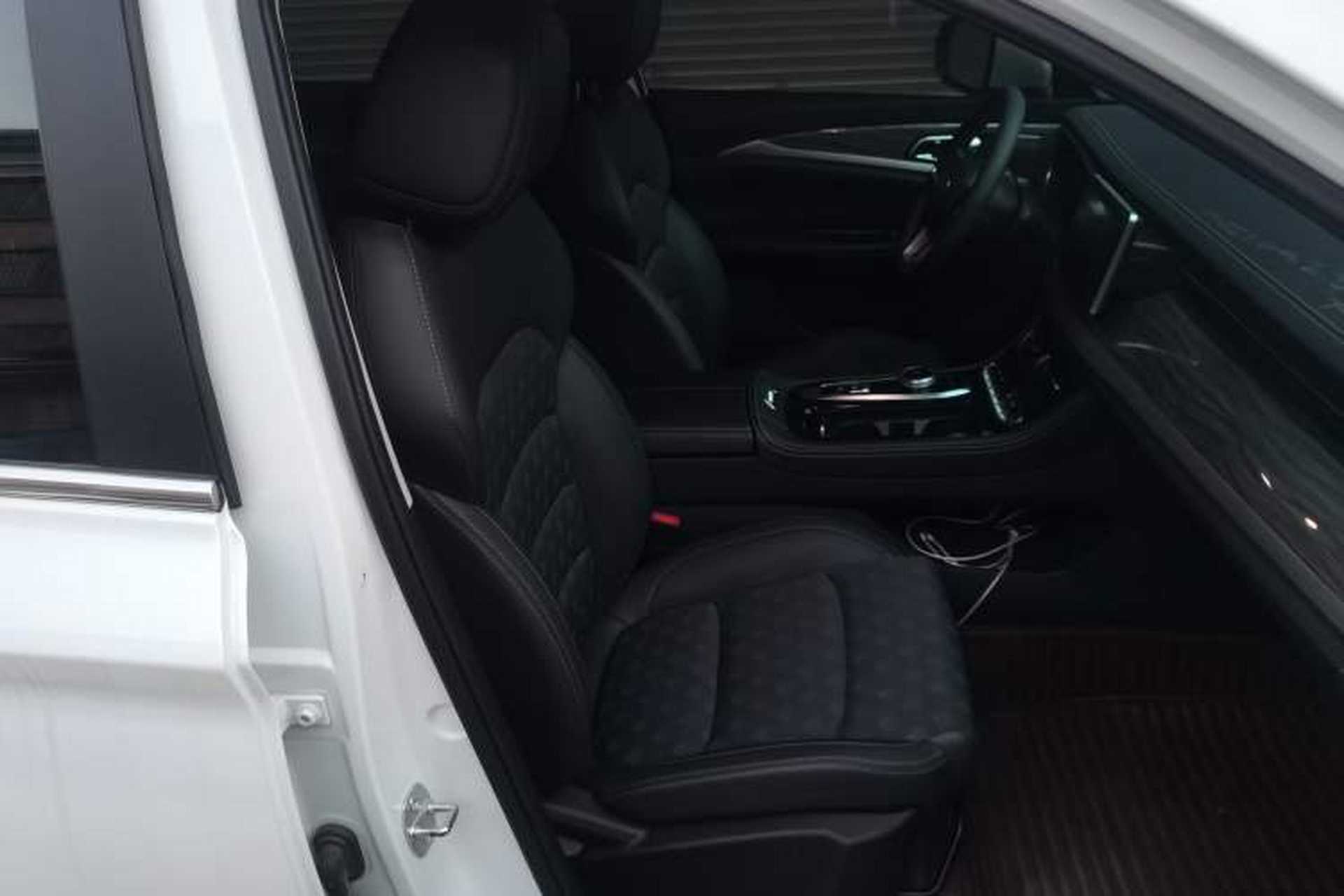 Used Skyworth 2021 520 Travel Edition Right Front Seat