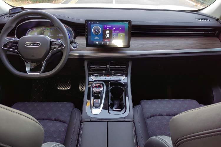 Used Skyworth 2022 410 Travel Edition Interior 5