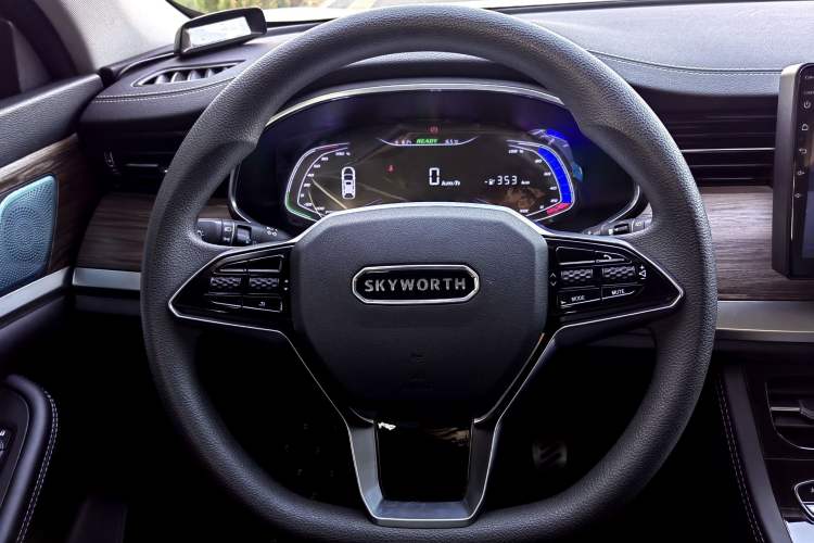 Used Skyworth 2022 410 Travel Edition Interior 8