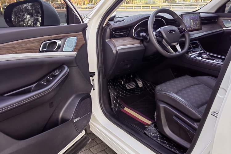 Used Skyworth 2022 410 Travel Edition Interior 9