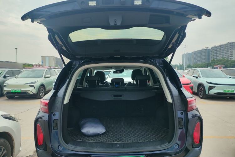 Used Skyworth ET5 2020 PureMind Smart Edition 520 km Trunk
