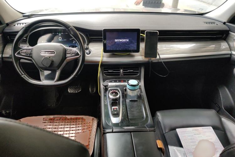 Used Skyworth ET5 2020 PureMind Smart Edition 520 km Center Console