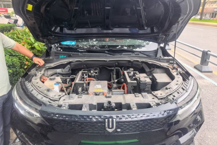 Used Skyworth ET5 2020 Smart & Integrated Version 520 km Engine Bay