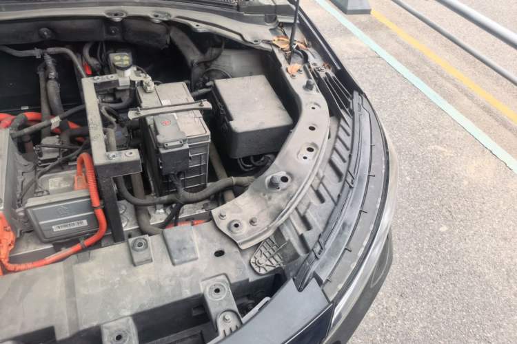 Used Skyworth ET5 2020 Smart & Integrated Version 520 km Engine Bay Left