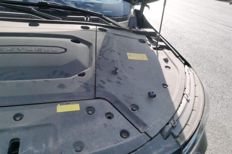 Used Skyworth ET5 2020 Smart & Integrated Version 520 km Engine Bay Left