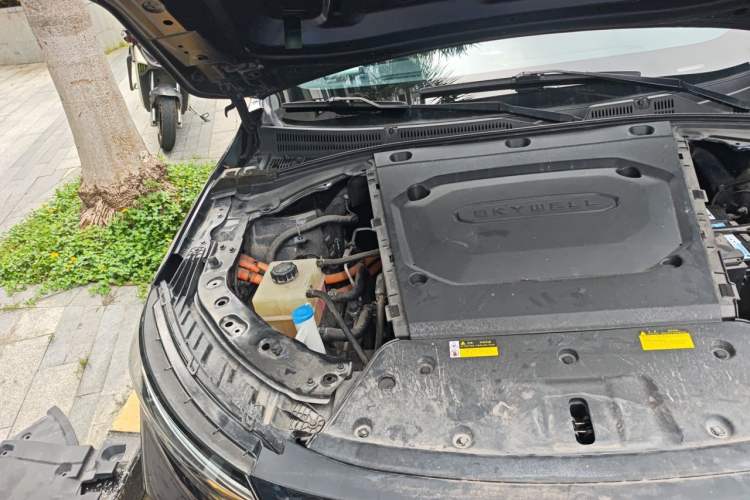 Used Skyworth ET5 2020 PureMind Smart Edition 410 km Engine Bay Right