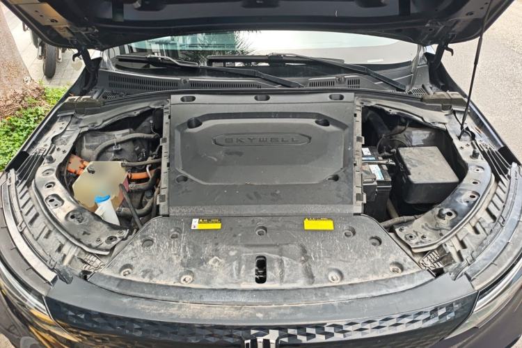 Used Skyworth ET5 2020 PureMind Smart Edition 410 km Engine Bay