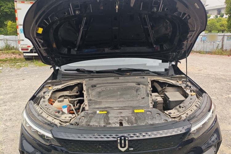 Used Skyworth ET5 2020 PureMind Smart Edition 520 km Engine Bay