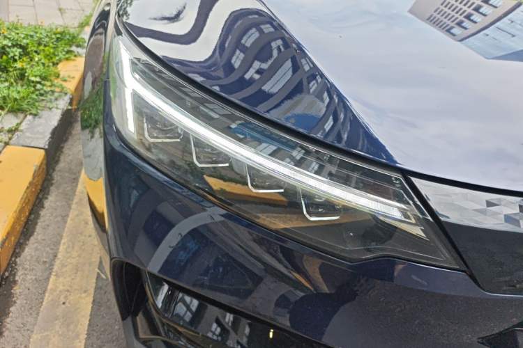 Used Skyworth ET5 2020 PureMind Smart Edition 410 km Right Front Headlight