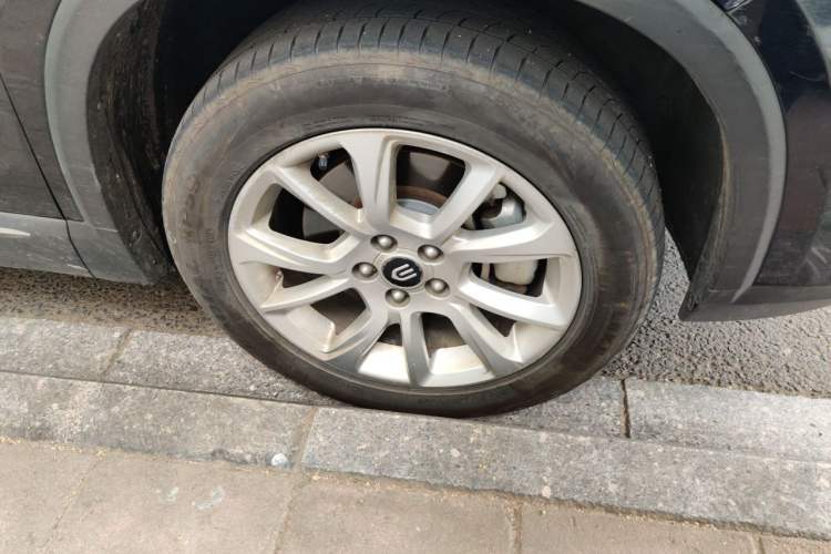 Used Skyworth ET5 2020 PureMind Smart Edition 520 km Right Front Wheel Hub