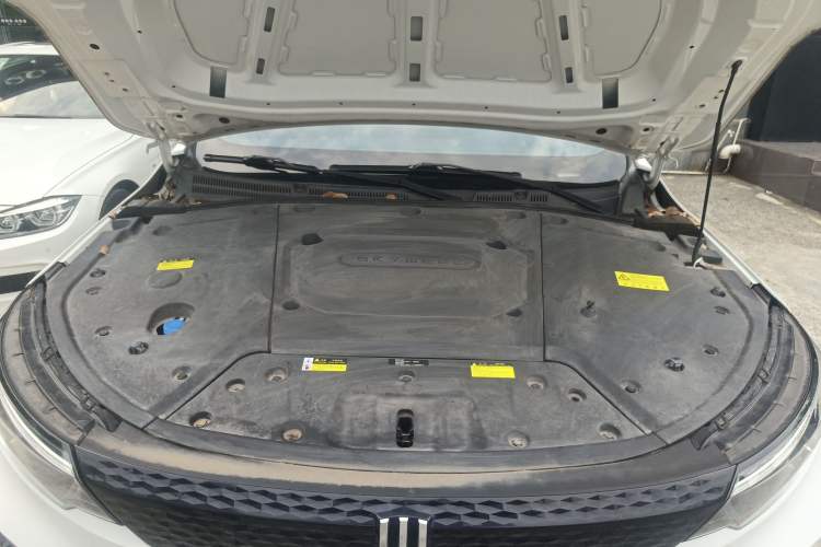 Used Skyworth ET5 2020 Smart & Integrated Version 520 km Engine Bay