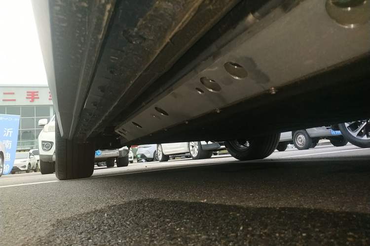 Used Skyworth EV6 2024 520 Glory Edition Right Side Sill
