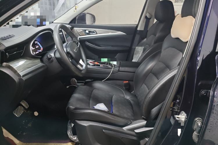 Used Skyworth EV6 2021 410 Travel Edition Left Front Seat