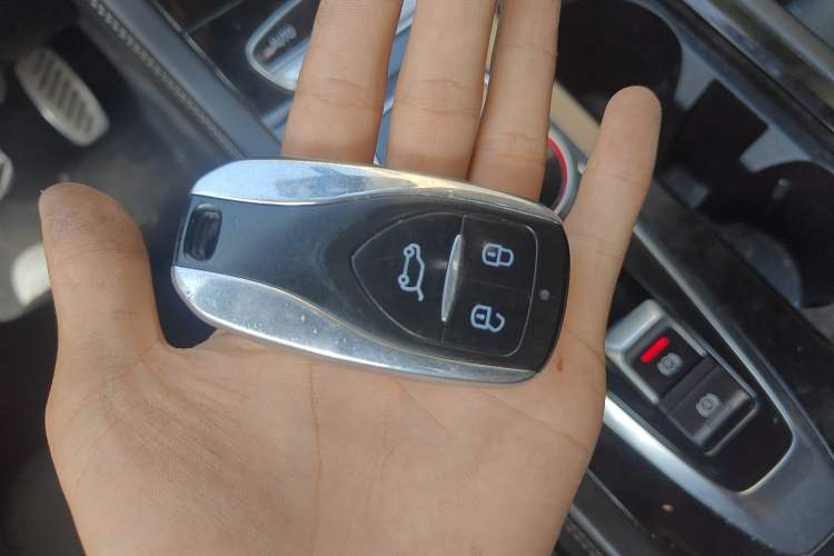 Used Skyworth EV6 2021 410 Travel Edition Interior 1