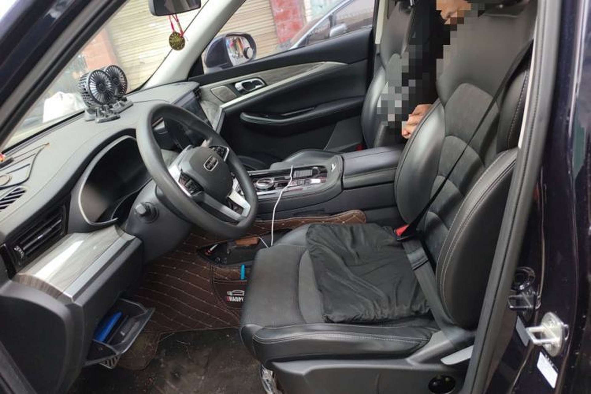 Used Skyworth EV6 2021 410 Travel Edition Left Front Seat