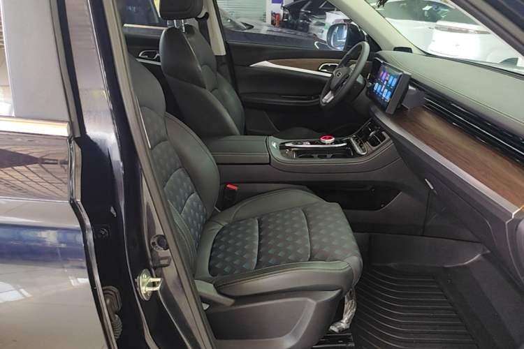 Used Skyworth EV6 2021 620 Travel Edition Right Front Seat