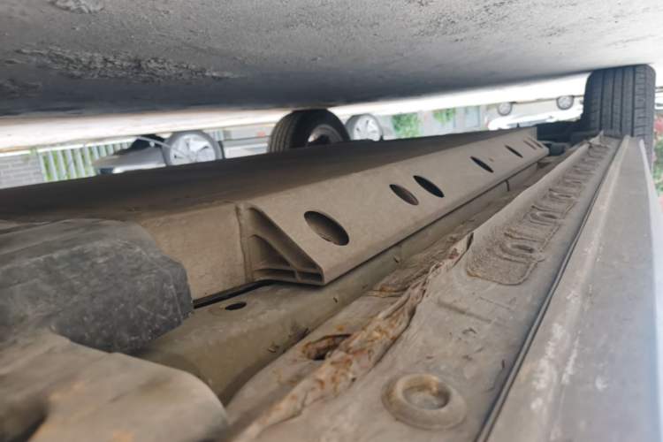 Used Skyworth EV6 2021 620 Travel Edition Right Side Sill
