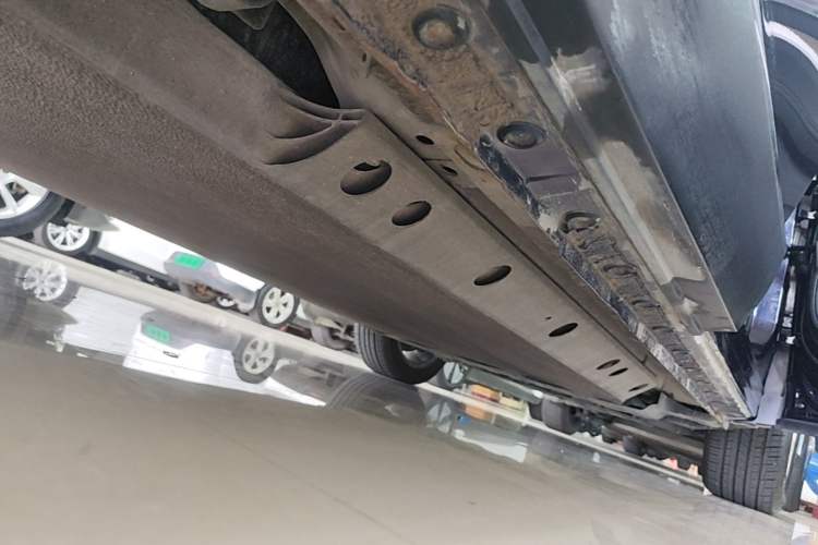 Used Skyworth EV6 2021 620 Travel Edition Right Side Sill