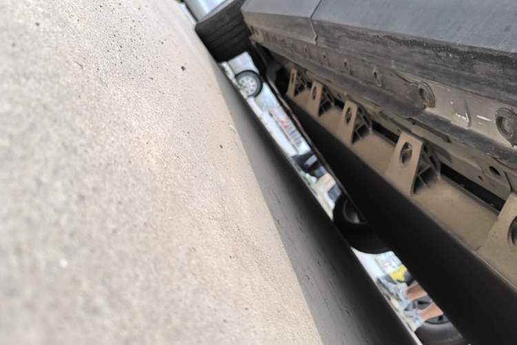 Used Skyworth EV6 2021 520 Standard Edition Left Side Sill