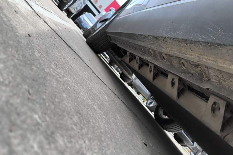 Used Skyworth EV6 2021 520 Standard Edition Right Side Sill