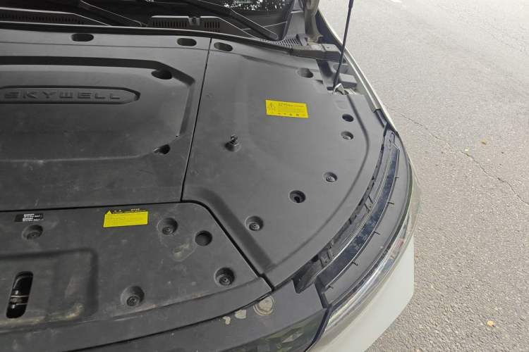Used Skyworth EV6 2021 410 Travel Edition Engine Bay Left