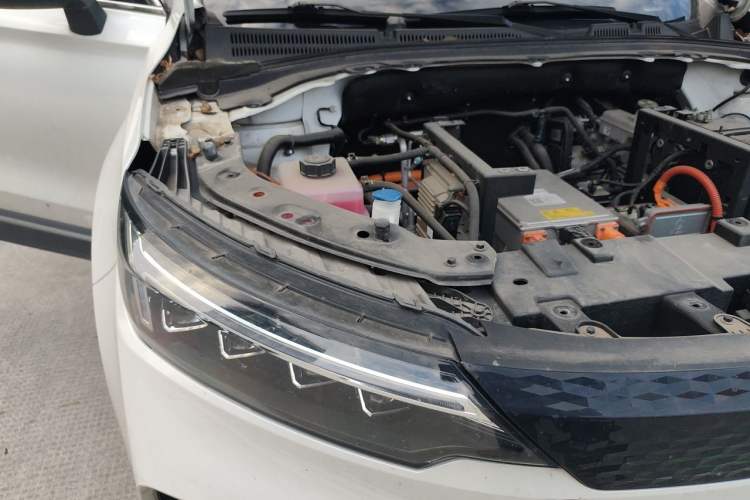 Used Skyworth EV6 2021 620 Joyful Edition Engine Bay Right