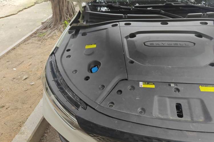 Used Skyworth EV6 2021 410 Travel Edition Engine Bay Right