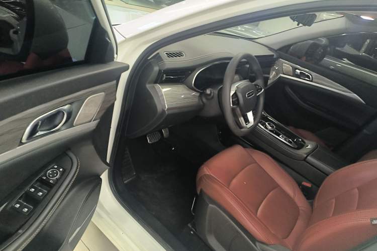 Used Skyworth EV6 2021 410 Travel Edition Interior 3