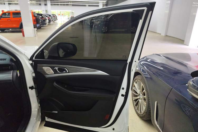Used Skyworth EV6 2021 410 Joyful Edition Interior 5