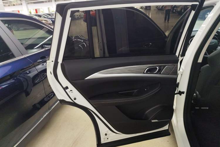 Used Skyworth EV6 2021 410 Joyful Edition Interior 8