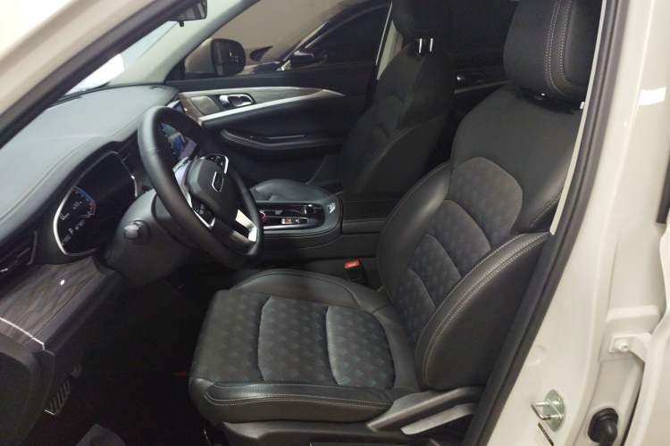 Used Skyworth EV6 2021 410 Joyful Edition Left Front Seat