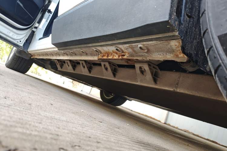 Used Skyworth EV6 2021 520 Standard Edition Left Side Sill