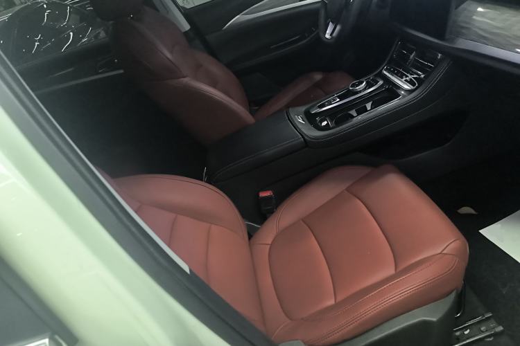 Used Skyworth EV6 2021 410 Travel Edition Right Front Seat