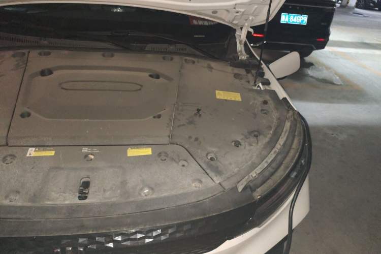 Used Skyworth EV6 2022 410 Travel Edition Engine Bay Left