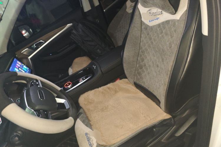 Used Skyworth EV6 2022 410 Travel Edition Left Front Seat