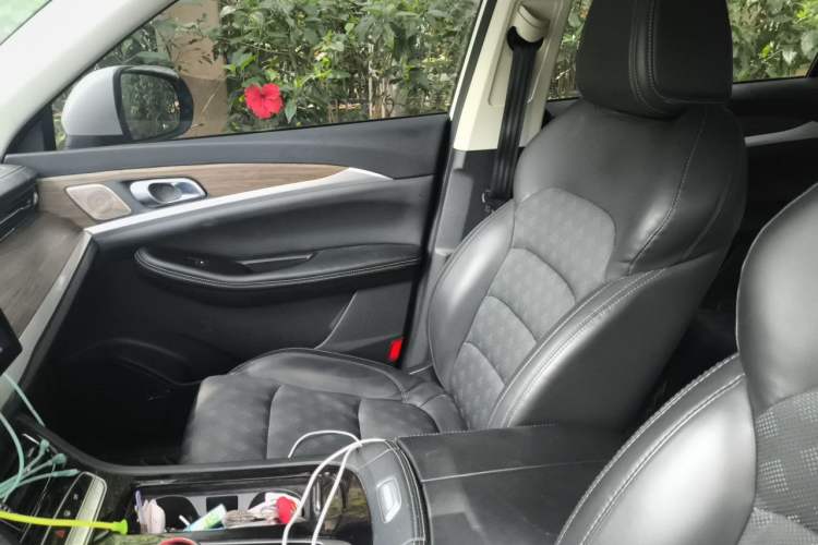 Used Skyworth EV6 2022 620 Joyful Edition Left Front Seat