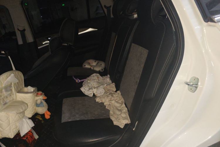Used Skyworth EV6 2022 410 Travel Edition Left Rear Seat