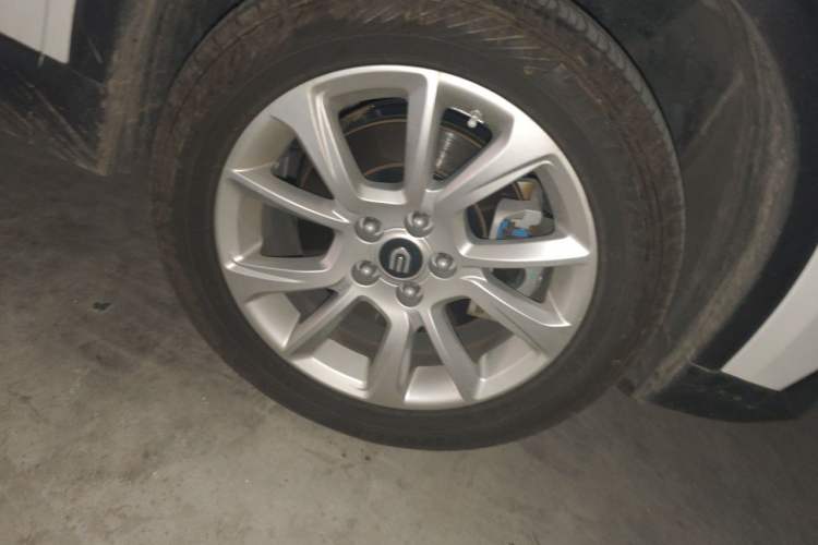 Used Skyworth EV6 2022 410 Travel Edition Right Front Wheel Hub