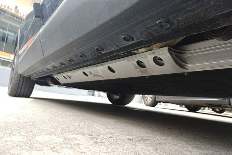 Used Skyworth EV6 2023 Ultra-Charging Edition Left Side Sill