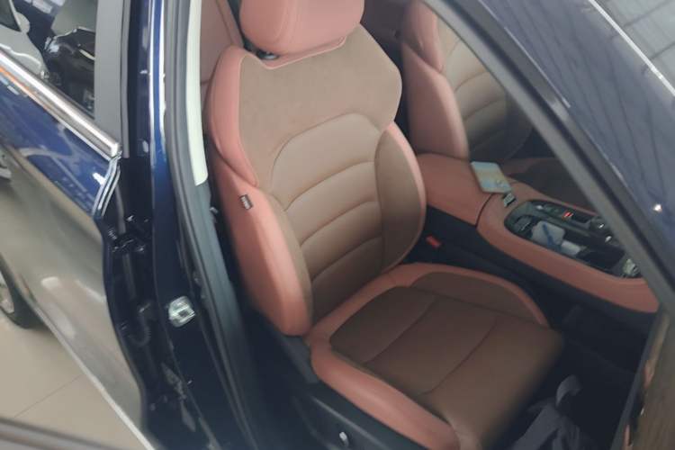 Used Skyworth EV6 2023 President's Edition Right Front Seat