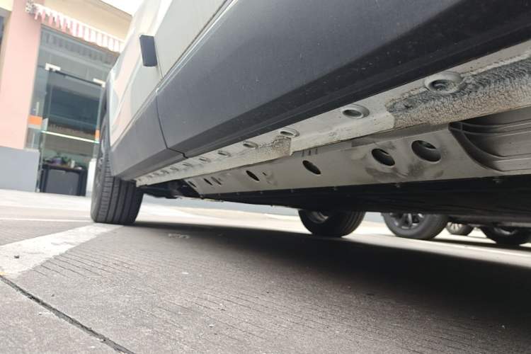 Used Skyworth EV6 2023 Ultra-Charging Edition Left Side Sill