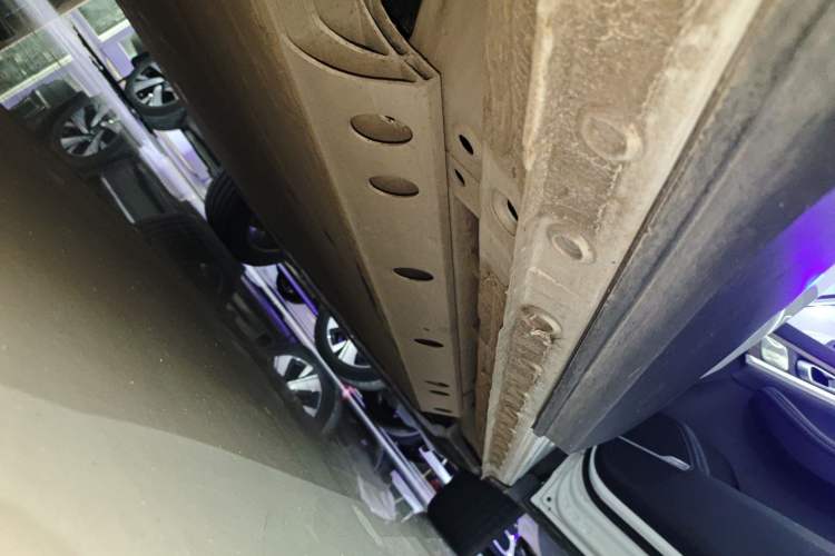 Used Skyworth EV6 2023 410 Elite Edition Right Side Sill