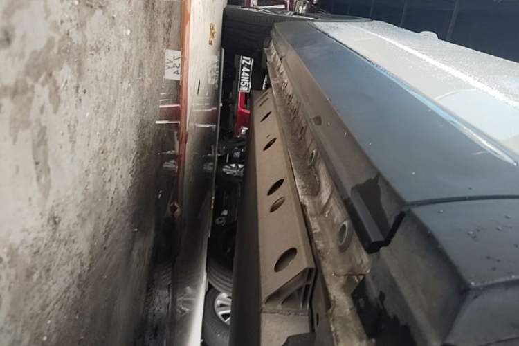Used Skyworth EV6 2023 President's Edition Right Side Sill